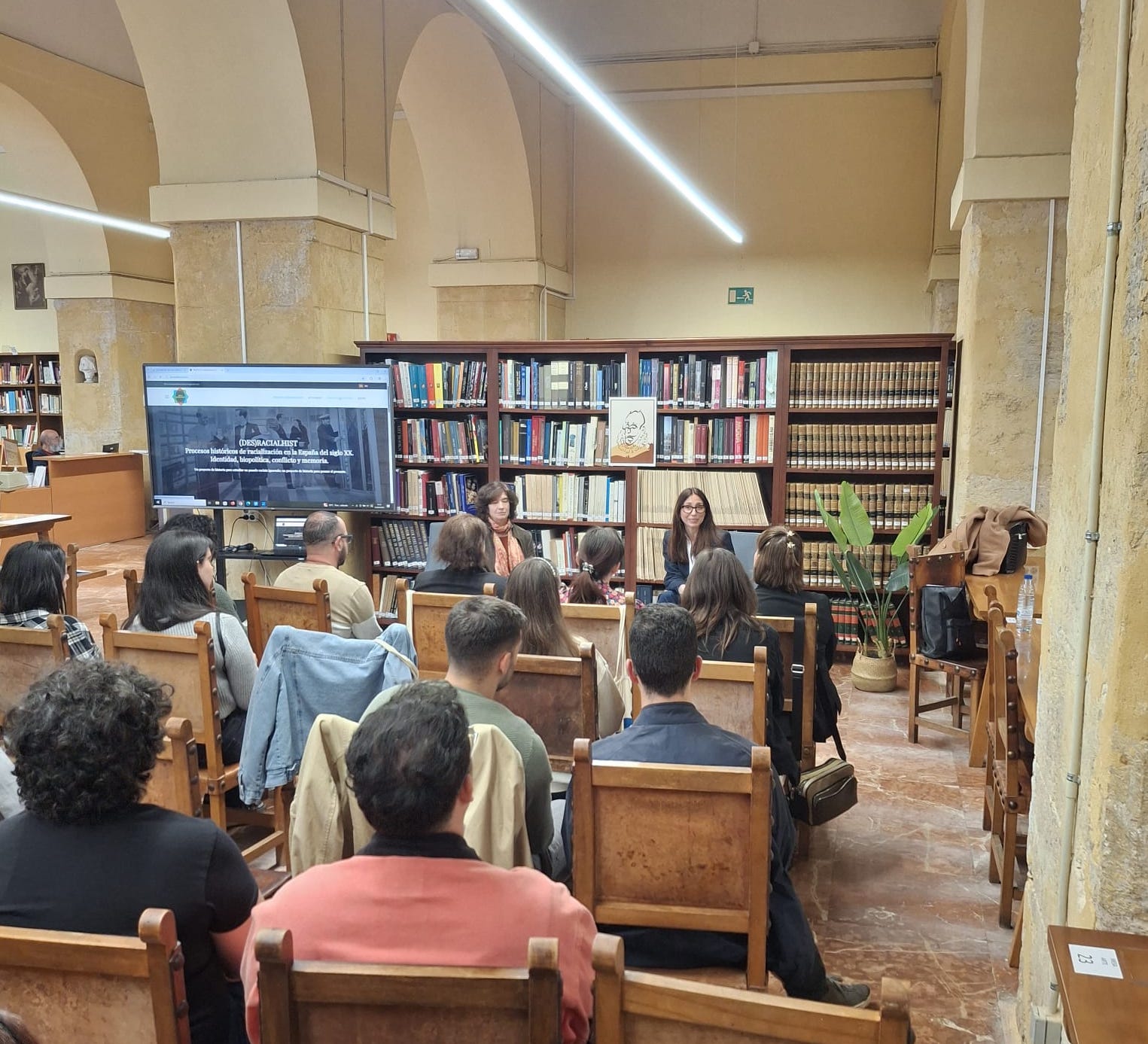 (DES)RACIALHIST participa en la II Fiesta del Libro organizada en la Facultad de Geografía e Historia a través de la aportación de Carolina García Sanz y María Sierra. 22/04/2025